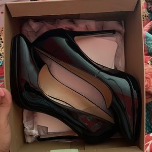 Platform black pumps